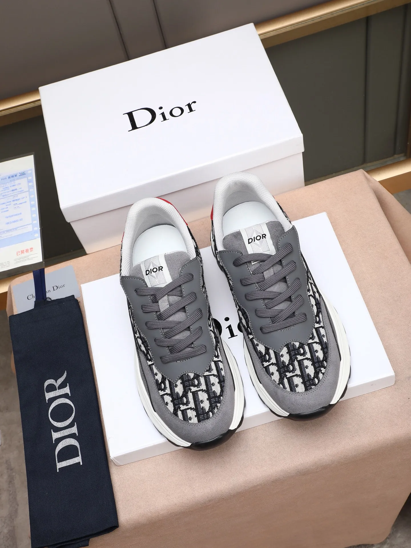 🆕🆕🆕Men's Shoes💰P460 Dior's avant-garde and versatile fashionable men's shoes are privately modeled, calfskin stitched with Dior's special waterproof fabric, fashionable, simple, stylish, eye-catching and classy. It will subvert old ideas and be a must-have for fashionistas who want to spend time with you! Must keep it for yourself! High-end comfort but low-end, high-end quality workmanship. Code number: 38-44 (45 customized) 4 colors for your choice [kiss][kiss][kiss]